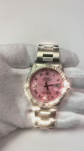 Video laden en afspelen in Gallery-weergave, Rolex SNELLE INSTELLING roze Romeinse wijzerplaat diamanten rand Oester-armband herenhorloge 36 mm SNELLE INSTELLING
