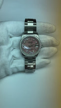 Video laden en afspelen in Gallery-weergave, Rolex Datumjust Horloge Roze Parelmoer Wijzerplaat Aangepaste Diamanten rand roestvrij staal
