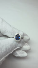 Video laden en afspelen in Gallery-weergave, 3 Karaat Blauwe Saffier Ring
