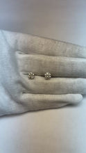 Video laden en afspelen in Gallery-weergave, 1,50 Karaat Echt Diamanten Oorknopjes 14K Damessieraden Van Wit Goud
