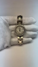 Video laden en afspelen in Gallery-weergave, Damesdatumhorloge met witte diamanten wijzerplaatring roestvrij staal Oester
