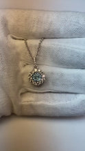 Video laden en afspelen in Gallery-weergave, 2 karaat ronde blauwe saffier &amp; diamanten hanger ketting 14K goud
