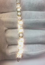Video laden en afspelen in Gallery-weergave, 12,50 karaat prinses geslepen diamanten tennisarmband Nieuw
