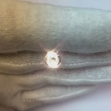 Video laden en afspelen in Gallery-weergave, Briljant geslepen Solitaire diamanten ring set hanger 0.75 karaat WG 14K
