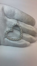 Video laden en afspelen in Gallery-weergave, Hartvormige hanger ketting 5.20 ct ronde geslepen diamanten wit goud
