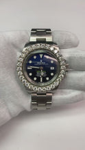 Video laden en afspelen in Gallery-weergave, Rolex Deepsea Sea-Dweller 44mm Horloge met 8 karaat Diamanten lunette
