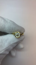 Video laden en afspelen in Gallery-weergave, Ronde Solitaire Ring Old Mine Cut Echt Diamond Bezel Set 1 Karaat Goud 14K
