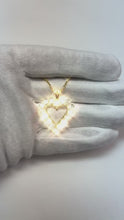 Video laden en afspelen in Gallery-weergave, Hart hanger ketting 4 ct sprankelende ronde geslepen Natuurlijke echte diamanten ( niet in een laboratorium gekweekt )
