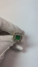 Video laden en afspelen in Gallery-weergave, 7 karaat groene smaragd diamanten trouwring goud 14K
