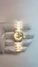 Video laden en afspelen in Gallery-weergave, Rolex Two Tone Mother Of Pearl Wijzerplaat 26mm Lady Datejust Horloge
