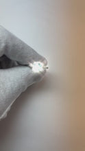 Video laden en afspelen in Gallery-weergave, 1,91 karaat blauw kussen Halo Center edelsteen ring wit goud 14K
