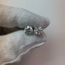 Video laden en afspelen in Gallery-weergave, Sprankelende ronde geslepen diamanten dames oorknopjes van 3,40 ct 14k witgoud
