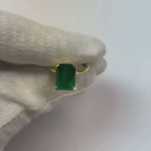 Video laden en afspelen in Gallery-weergave, Solitaire groene smaragd ring 3 karaat geel goud 14K edelsteen sieraden
