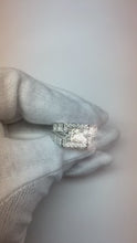 Video laden en afspelen in Gallery-weergave, Anello da uomo con diamante rotondo da 3 carati. oro bianco 14K
