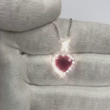 Video laden en afspelen in Gallery-weergave, Witgouden hart geslepen rode robijn &amp; diamanten ketting hanger 2.70 karaat
