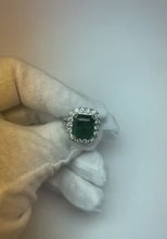 Video laden en afspelen in Gallery-weergave, Groene Smaragd Met Diamanten Ring
