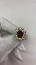 Video laden en afspelen in Gallery-weergave, 7.25 Ct Prong Set ovaal geslepen granaat en diamanten verlovingsring
