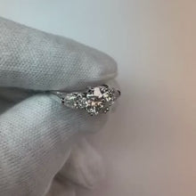 Video laden en afspelen in Gallery-weergave, 2,20 karaat 3 stenen verlovingsringen met sprankelende diamanten ringjuwelen Nieuw
