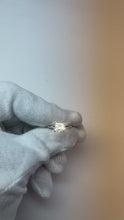Video laden en afspelen in Gallery-weergave, 1 karaat prinsesdiamant, natuurlijke diamant uit de aarde, losse diamant, E VVS1, uitstekende slijpvorm.
