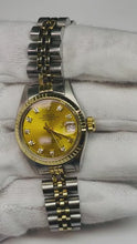 Video laden en afspelen in Gallery-weergave, Rolex roestvrij staal &amp; goud Datumjust dameshorloge Champagne Natuurlijke echte diamant ( niet in het laboratorium gekweekt ) Gecanneleerde lunette
