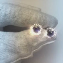 Video laden en afspelen in Gallery-weergave, Sri Lankaanse saffier ronde geslepen Halo Diamond Stud Earring 3,60 karaat
