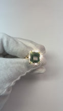 Video laden en afspelen in Gallery-weergave, Zambiaanse smaragd en diamanten verlovingsring 11,50 karaat tweekleurig 14K
