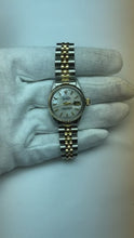 Video laden en afspelen in Gallery-weergave, Dames Rolex Datejust 26mm Mother Of Pearl Stick Dial Two Tone Horloge
