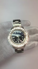 Video laden en afspelen in Gallery-weergave, Rolex Deepsea Sea-Dweller 44mm Horloge met 8 karaat Diamanten lunette

