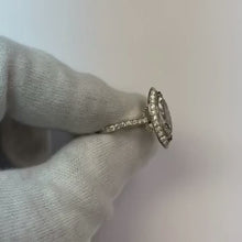 Video laden en afspelen in Gallery-weergave, 3.50 karaat Marquise geslepen diamanten ring met accenten wit goud 14K
