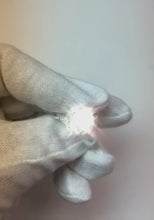 Video laden en afspelen in Gallery-weergave, 2,75 ct. Ovale geslepen diamanten ring met drie stenen Nieuw
