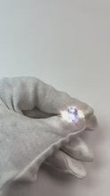 Video laden en afspelen in Gallery-weergave, Ceylon Sapphire Edelsteen Ring Trapezium Diamanten 4 Karaat Goud 3 Steen
