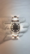 Video laden en afspelen in Gallery-weergave, Rolex Datejust 31 mm zwart stalen horloge met stokwijzerplaat
