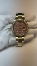 Video laden en afspelen in Gallery-weergave, Roze parelmoer Natuurlijke echte diamant ( niet in het laboratorium gekweekt )en wijzerplaat 36 mm Rolex Datejust Two Tone horloge Oyster armband
