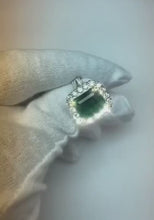 Video laden en afspelen in Gallery-weergave, Groene Smaragd Met Diamanten Ring
