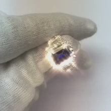 Video laden en afspelen in Gallery-weergave, Halo Smaragd Ceylon Sapphire Jubileum Diamanten Ring 5 Karaat
