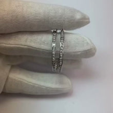 Video laden en afspelen in Gallery-weergave, 6.00 ct sprankelende prinses geslepen diamanten dame hoepel oorbellen wit goud
