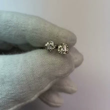 Video laden en afspelen in Gallery-weergave, Wit goud 1,50 karaat diamanten studs
