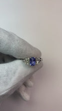 Video laden en afspelen in Gallery-weergave, Stralende diamanten sieraden Smaragd blauwe saffier 3 stenen ring 3 karaat
