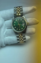 Video laden en afspelen in Gallery-weergave, Rolex Datejust tweekleurig horloge met groene Natuurlijke echte diamant ( niet in het laboratorium gekweekt )en wijzerplaat van 36 mm
