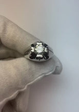 Video laden en afspelen in Gallery-weergave, Zigeuner 2,50 karaat ronde diamanten solitaire ring witgoud 14K
