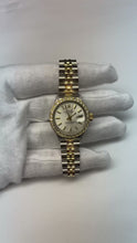 Video laden en afspelen in Gallery-weergave, diamanten rand dame Rolex Datumjust horloge tweekleurige jubileumarmband

