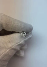 Video laden en afspelen in Gallery-weergave, 1,75 ct. Kussen diamanten solitaire ring wit goud
