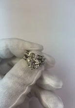 Video laden en afspelen in Gallery-weergave, Verlovingsset met prinses en ronde diamanten 6,61 karaat
