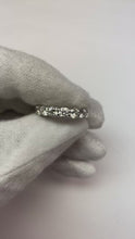 Video laden en afspelen in Gallery-weergave, Schitterende diamanten 4 ct. Eeuwigheid Trouwring Vrouwen Sieraden
