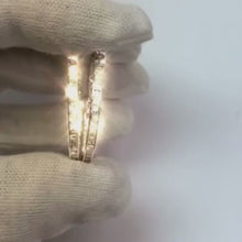 Video laden en afspelen in Gallery-weergave, 6.00 ct sprankelende prinses geslepen diamanten dame hoepel oorbellen wit goud
