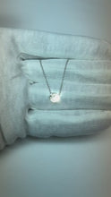 Video laden en afspelen in Gallery-weergave, Echte Diamant Hanger 0.75 Karaat
