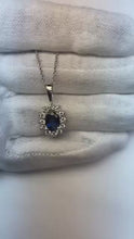Video laden en afspelen in Gallery-weergave, Halsketting Ceylon Sapphire Met Diamanten 3.20 Ct Witgoud 14K
