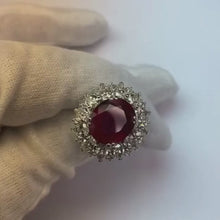 Video laden en afspelen in Gallery-weergave, Ronde en peer geslepen diamanten met robijn ring 17,75 ct witgoud 14K
