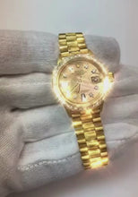 Video laden en afspelen in Gallery-weergave, Rolex horloge Datumjust geel goud
