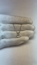 Video laden en afspelen in Gallery-weergave, Peer diamanten hanger met ketting 1 ct. Diamanten ketting
